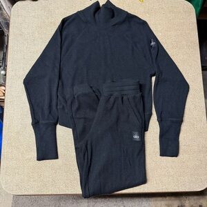 ALO Yoga Weekend Escape Black Textured Knit Set